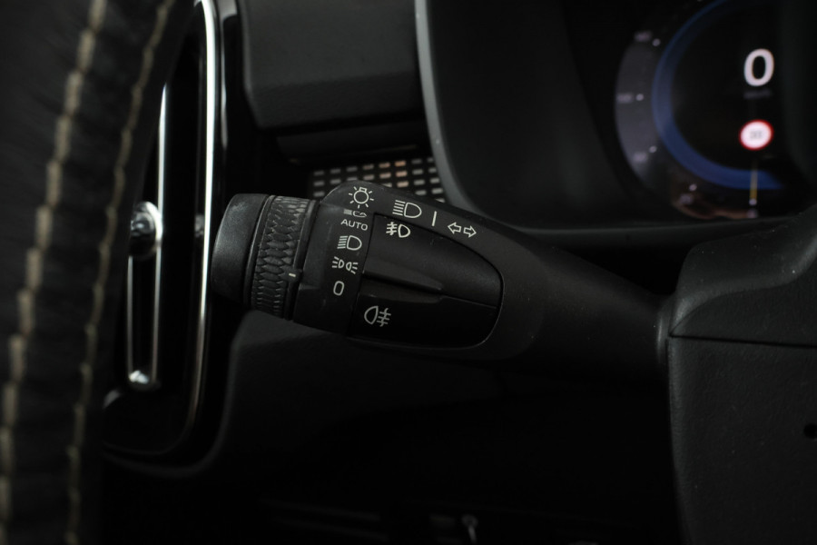 Volvo XC40 Recharge P8 AWD R-Design Grote accu, Als nieuw.