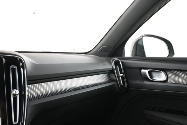 Volvo XC40 Recharge P8 AWD R-Design Grote accu, Als nieuw.