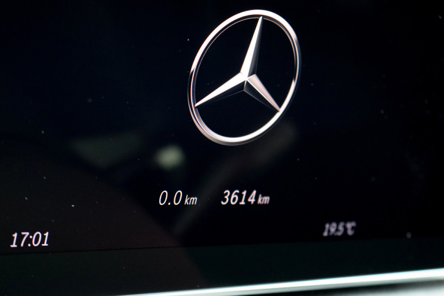 Mercedes-Benz C-Klasse Estate 300 e AMG Line | Distronic | Panoramadak | Sfeerverlichting | Camera | Nightpakket | Dodehoekassistent | Verwarmd Stuurwiel | Stoelverwarming |