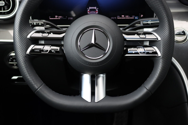 Mercedes-Benz C-Klasse Estate 300 e AMG Line | Distronic | Panoramadak | Sfeerverlichting | Camera | Nightpakket | Dodehoekassistent | Verwarmd Stuurwiel | Stoelverwarming |