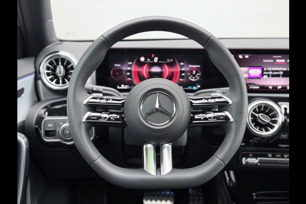 Mercedes-Benz A-Klasse 180 AMG Edition 45s Pano/Sfeer/Matrix/Camera