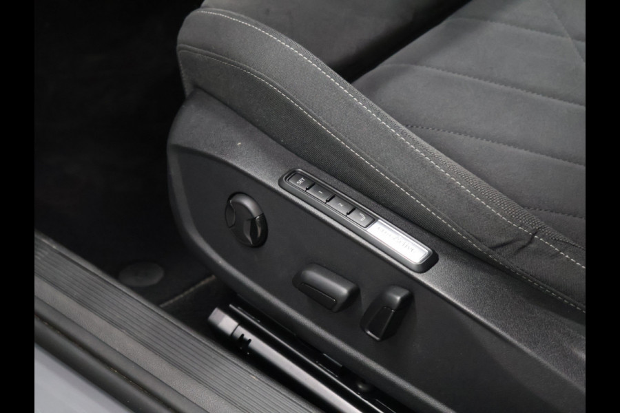 Volkswagen Golf Variant 1.0 eTSI Life Business [ADAPTIVE CRUISE, APPLE CARPLAY, TREKHAAK, ANDROID, MEMORY SEAT, STOELVERWARMING, PDC V+A, DIGITAL DASH, CLIMATE CONTROL, NIEUWSTAAT]