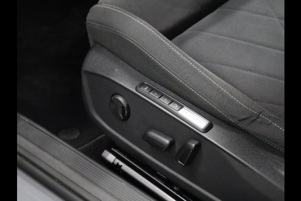 Volkswagen Golf Variant 1.0 eTSI Life Business [ADAPTIVE CRUISE, APPLE CARPLAY, TREKHAAK, ANDROID, MEMORY SEAT, STOELVERWARMING, PDC V+A, DIGITAL DASH, CLIMATE CONTROL, NIEUWSTAAT]