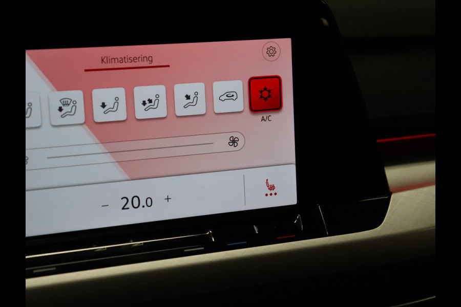 Volkswagen Golf Variant 1.0 eTSI Life Business [ADAPTIVE CRUISE, APPLE CARPLAY, TREKHAAK, ANDROID, MEMORY SEAT, STOELVERWARMING, PDC V+A, DIGITAL DASH, CLIMATE CONTROL, NIEUWSTAAT]