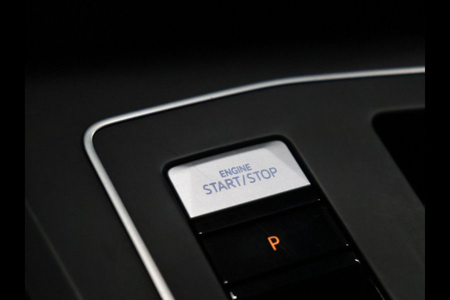 Volkswagen Golf Variant 1.0 eTSI Life Business [ADAPTIVE CRUISE, APPLE CARPLAY, TREKHAAK, ANDROID, MEMORY SEAT, STOELVERWARMING, PDC V+A, DIGITAL DASH, CLIMATE CONTROL, NIEUWSTAAT]