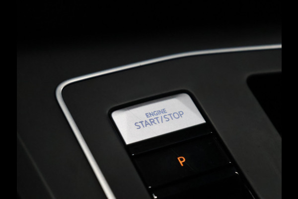 Volkswagen Golf Variant 1.0 eTSI Life Business [ADAPTIVE CRUISE, APPLE CARPLAY, TREKHAAK, ANDROID, MEMORY SEAT, STOELVERWARMING, PDC V+A, DIGITAL DASH, CLIMATE CONTROL, NIEUWSTAAT]