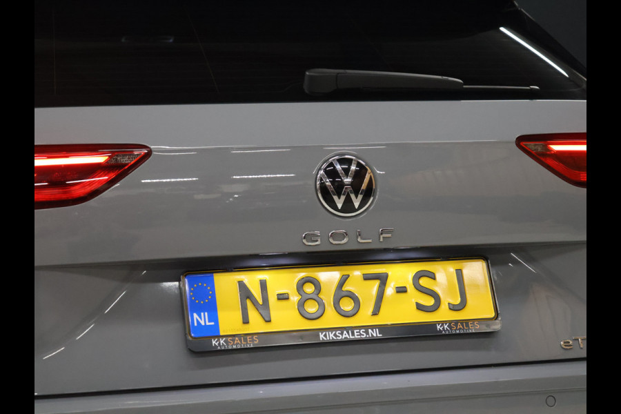 Volkswagen Golf Variant 1.0 eTSI Life Business [ADAPTIVE CRUISE, APPLE CARPLAY, TREKHAAK, ANDROID, MEMORY SEAT, STOELVERWARMING, PDC V+A, DIGITAL DASH, CLIMATE CONTROL, NIEUWSTAAT]
