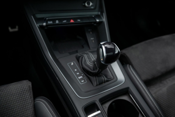 Audi Q3 Sportback 45 TFSI e S Edition ACC Trekhaak Matrix Pano