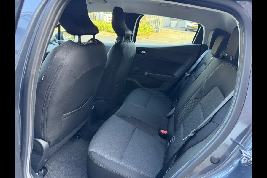 Renault Clio 1.0 TCe Navigatie / Apple CarPlay - Android / 1e Eigenaar / ALL-Season banden / Cruise Control / PDC met optische w