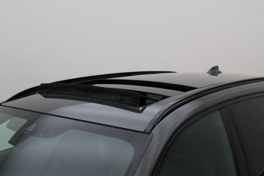BMW 3 Serie Touring 330e Business Edition Plus M-sport Panoramadak, M-Sportstoelen, Carbon, Camera, Elektr. Trekhaak, 19''