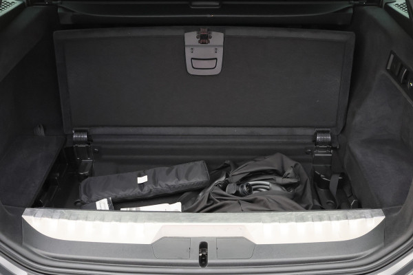 BMW 3 Serie Touring 330e Business Edition Plus M-sport Panoramadak, M-Sportstoelen, Carbon, Camera, Elektr. Trekhaak, 19''