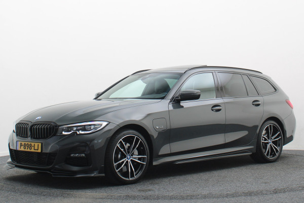 BMW 3 Serie Touring 330e Business Edition Plus M-sport Panoramadak, M-Sportstoelen, Carbon, Camera, Elektr. Trekhaak, 19''