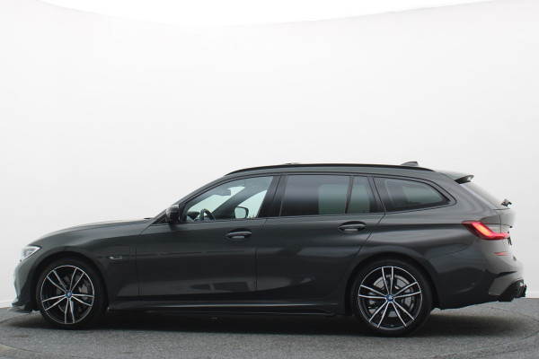BMW 3 Serie Touring 330e Business Edition Plus M-sport Panoramadak, M-Sportstoelen, Carbon, Camera, Elektr. Trekhaak, 19''