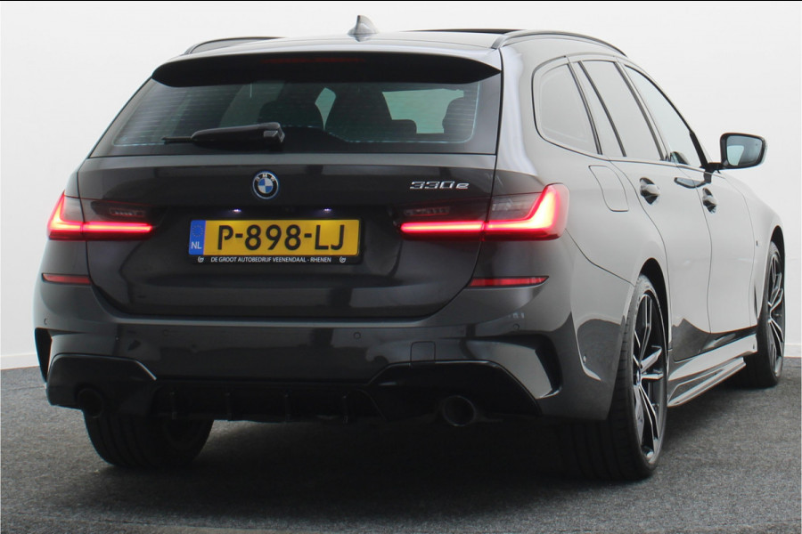BMW 3 Serie Touring 330e Business Edition Plus M-sport Panoramadak, M-Sportstoelen, Carbon, Camera, Elektr. Trekhaak, 19''