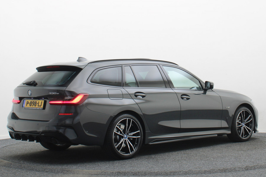 BMW 3 Serie Touring 330e Business Edition Plus M-sport Panoramadak, M-Sportstoelen, Carbon, Camera, Elektr. Trekhaak, 19''