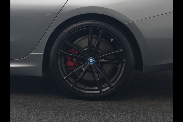 BMW 3 Serie Touring 330e xDrive M Sport PHEV FACELIFT MODEL 293pk Dealer O.H. | Trekhaak Af Fabriek | Adaptive Cruise | Lederen Sportstoelen Verwarmd | Sfeerverlichting | Apple Carplay | 19"L.M & M Sportremmen | Stuur Verwarmd | Hifi Audio | Adaptive LED | DAB | Plug In Hybrid |