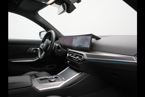 BMW 3 Serie Touring 330e xDrive M Sport PHEV FACELIFT MODEL 293pk Dealer O.H. | Trekhaak Af Fabriek | Adaptive Cruise | Lederen Sportstoelen Verwarmd | Sfeerverlichting | Apple Carplay | 19"L.M & M Sportremmen | Stuur Verwarmd | Hifi Audio | Adaptive LED | DAB | Plug In Hybrid |