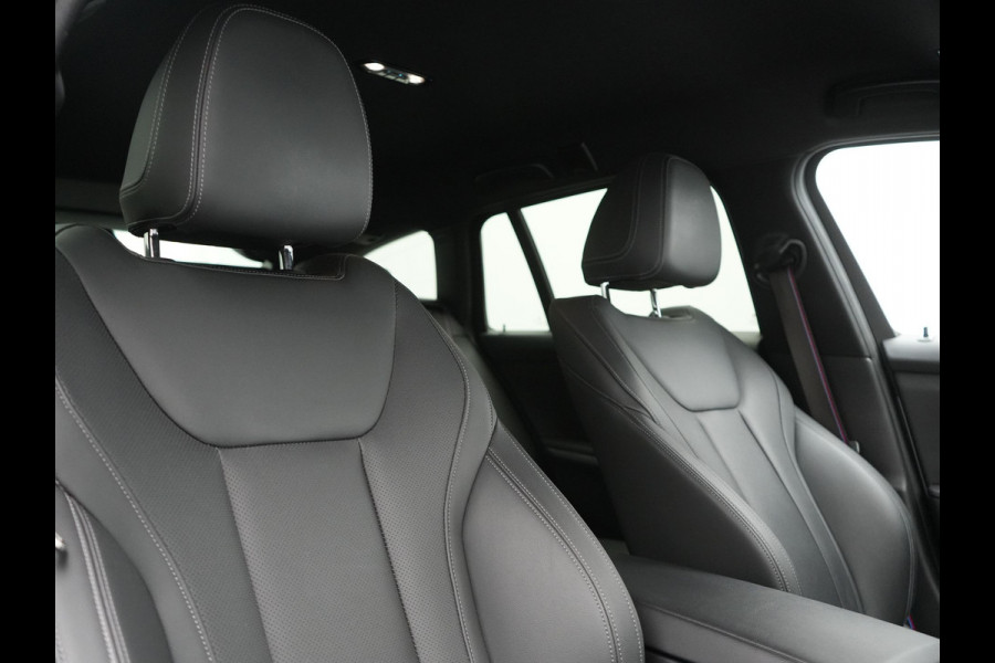 BMW 3 Serie Touring 330e xDrive M Sport PHEV FACELIFT MODEL 293pk Dealer O.H. | Trekhaak Af Fabriek | Adaptive Cruise | Lederen Sportstoelen Verwarmd | Sfeerverlichting | Apple Carplay | 19"L.M & M Sportremmen | Stuur Verwarmd | Hifi Audio | Adaptive LED | DAB | Plug In Hybrid |