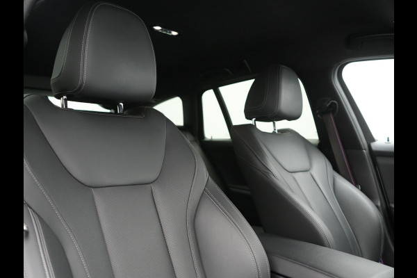 BMW 3 Serie Touring 330e xDrive M Sport PHEV FACELIFT MODEL 293pk Dealer O.H. | Trekhaak Af Fabriek | Adaptive Cruise | Lederen Sportstoelen Verwarmd | Sfeerverlichting | Apple Carplay | 19"L.M & M Sportremmen | Stuur Verwarmd | Hifi Audio | Adaptive LED | DAB | Plug In Hybrid |