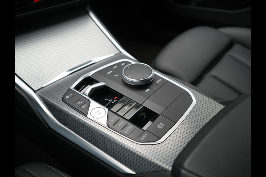 BMW 3 Serie Touring 330e xDrive M Sport PHEV FACELIFT MODEL 293pk Dealer O.H. | Trekhaak Af Fabriek | Adaptive Cruise | Lederen Sportstoelen Verwarmd | Sfeerverlichting | Apple Carplay | 19"L.M & M Sportremmen | Stuur Verwarmd | Hifi Audio | Adaptive LED | DAB | Plug In Hybrid |