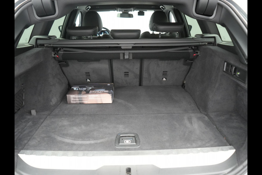 BMW 3 Serie Touring 330e xDrive M Sport PHEV FACELIFT MODEL 293pk Dealer O.H. | Trekhaak Af Fabriek | Adaptive Cruise | Lederen Sportstoelen Verwarmd | Sfeerverlichting | Apple Carplay | 19"L.M & M Sportremmen | Stuur Verwarmd | Hifi Audio | Adaptive LED | DAB | Plug In Hybrid |