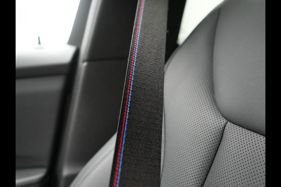 BMW 3 Serie Touring 330e xDrive M Sport PHEV FACELIFT MODEL 293pk Dealer O.H. | Trekhaak Af Fabriek | Adaptive Cruise | Lederen Sportstoelen Verwarmd | Sfeerverlichting | Apple Carplay | 19"L.M & M Sportremmen | Stuur Verwarmd | Hifi Audio | Adaptive LED | DAB | Plug In Hybrid |