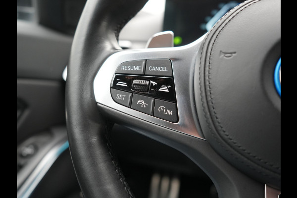 BMW 3 Serie Touring 330e xDrive M Sport PHEV FACELIFT MODEL 293pk Dealer O.H. | Trekhaak Af Fabriek | Adaptive Cruise | Lederen Sportstoelen Verwarmd | Sfeerverlichting | Apple Carplay | 19"L.M & M Sportremmen | Stuur Verwarmd | Hifi Audio | Adaptive LED | DAB | Plug In Hybrid |