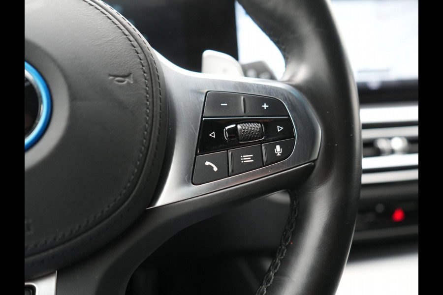 BMW 3 Serie Touring 330e xDrive M Sport PHEV FACELIFT MODEL 293pk Dealer O.H. | Trekhaak Af Fabriek | Adaptive Cruise | Lederen Sportstoelen Verwarmd | Sfeerverlichting | Apple Carplay | 19"L.M & M Sportremmen | Stuur Verwarmd | Hifi Audio | Adaptive LED | DAB | Plug In Hybrid |