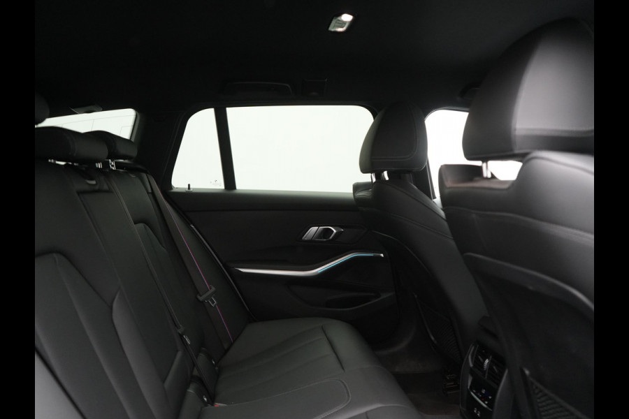 BMW 3 Serie Touring 330e xDrive M Sport PHEV FACELIFT MODEL 293pk Dealer O.H. | Trekhaak Af Fabriek | Adaptive Cruise | Lederen Sportstoelen Verwarmd | Sfeerverlichting | Apple Carplay | 19"L.M & M Sportremmen | Stuur Verwarmd | Hifi Audio | Adaptive LED | DAB | Plug In Hybrid |
