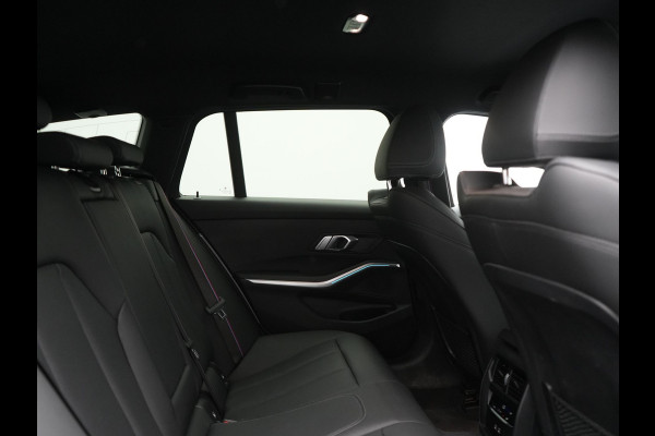 BMW 3 Serie Touring 330e xDrive M Sport PHEV FACELIFT MODEL 293pk Dealer O.H. | Trekhaak Af Fabriek | Adaptive Cruise | Lederen Sportstoelen Verwarmd | Sfeerverlichting | Apple Carplay | 19"L.M & M Sportremmen | Stuur Verwarmd | Hifi Audio | Adaptive LED | DAB | Plug In Hybrid |