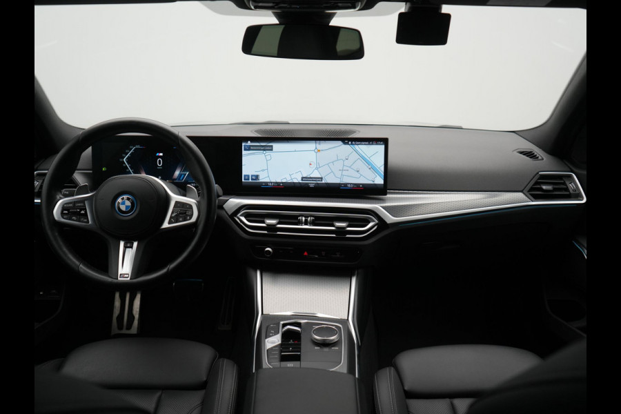 BMW 3 Serie Touring 330e xDrive M Sport PHEV FACELIFT MODEL 293pk Dealer O.H. | Trekhaak Af Fabriek | Adaptive Cruise | Lederen Sportstoelen Verwarmd | Sfeerverlichting | Apple Carplay | 19"L.M & M Sportremmen | Stuur Verwarmd | Hifi Audio | Adaptive LED | DAB | Plug In Hybrid |