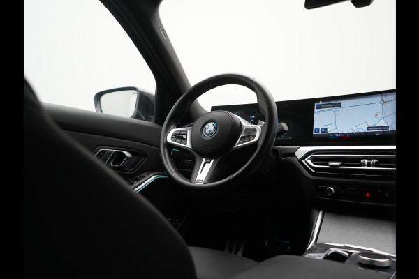 BMW 3 Serie Touring 330e xDrive M Sport PHEV FACELIFT MODEL 293pk Dealer O.H. | Trekhaak Af Fabriek | Adaptive Cruise | Lederen Sportstoelen Verwarmd | Sfeerverlichting | Apple Carplay | 19"L.M & M Sportremmen | Stuur Verwarmd | Hifi Audio | Adaptive LED | DAB | Plug In Hybrid |