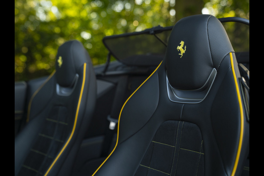 Ferrari Portofino M 3.9 V8 | Blu America! | Pass. display | Veel alcantara! | Carbon interieur