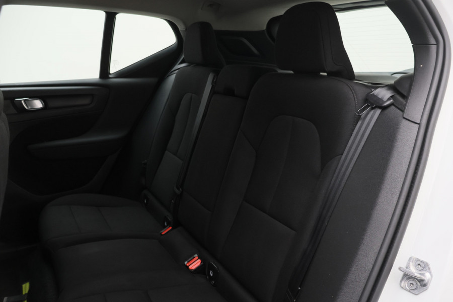 Volvo XC40 1.5 T2 Momentum Core Automaat Camera, Apple Carplay, Rijstrooksensor, LED, Climate, PDC