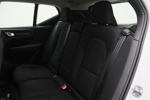 Volvo XC40 1.5 T2 Momentum Core Automaat Camera, Apple Carplay, Rijstrooksensor, LED, Climate, PDC