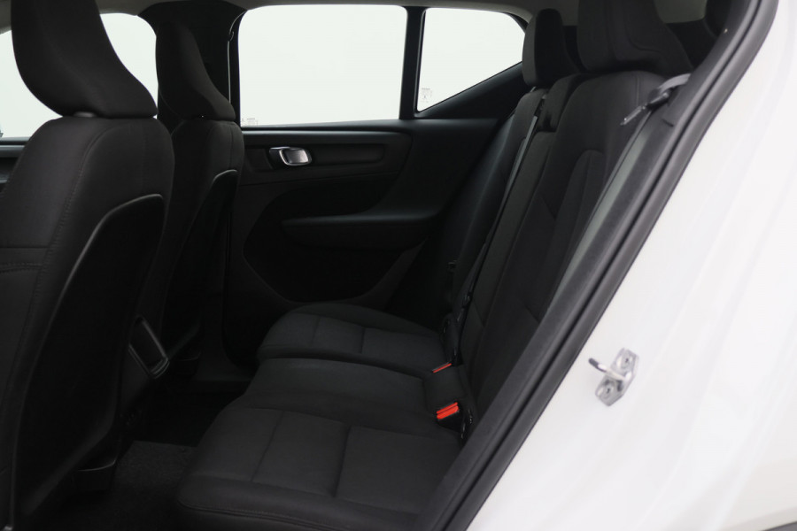 Volvo XC40 1.5 T2 Momentum Core Automaat Camera, Apple Carplay, Rijstrooksensor, LED, Climate, PDC