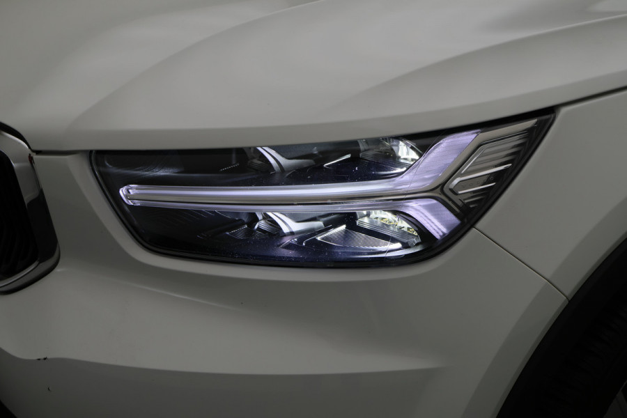 Volvo XC40 1.5 T2 Momentum Core Automaat Camera, Apple Carplay, Rijstrooksensor, LED, Climate, PDC