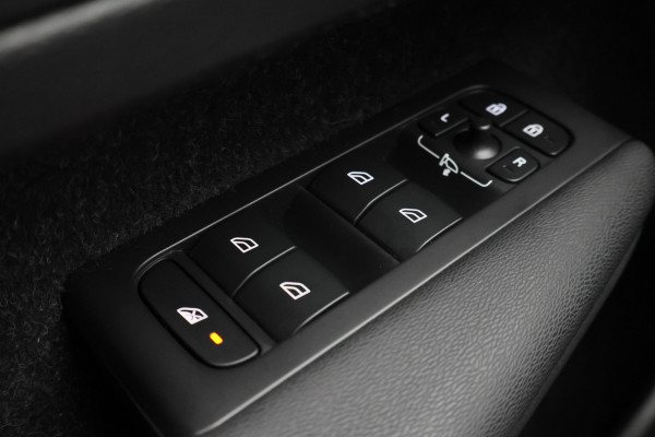 Volvo XC40 1.5 T2 Momentum Core Automaat Camera, Apple Carplay, Rijstrooksensor, LED, Climate, PDC