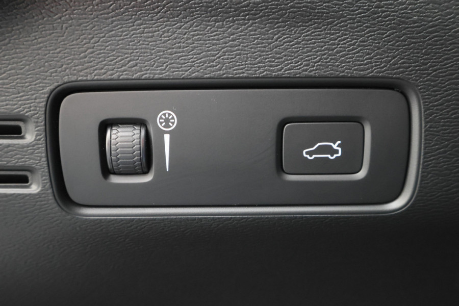 Volvo XC40 1.5 T2 Momentum Core Automaat Camera, Apple Carplay, Rijstrooksensor, LED, Climate, PDC