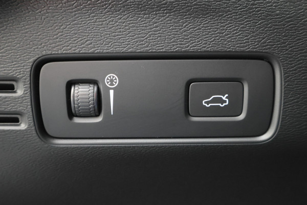Volvo XC40 1.5 T2 Momentum Core Automaat Camera, Apple Carplay, Rijstrooksensor, LED, Climate, PDC