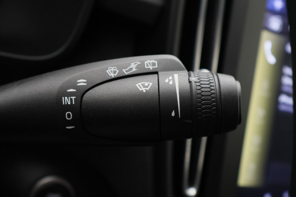 Volvo XC40 1.5 T2 Momentum Core Automaat Camera, Apple Carplay, Rijstrooksensor, LED, Climate, PDC