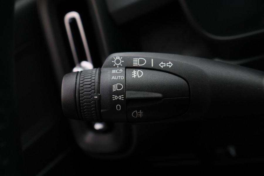 Volvo XC40 1.5 T2 Momentum Core Automaat Camera, Apple Carplay, Rijstrooksensor, LED, Climate, PDC
