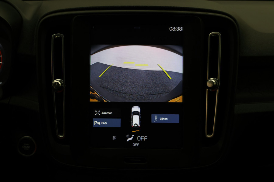 Volvo XC40 1.5 T2 Momentum Core Automaat Camera, Apple Carplay, Rijstrooksensor, LED, Climate, PDC