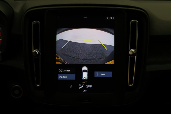 Volvo XC40 1.5 T2 Momentum Core Automaat Camera, Apple Carplay, Rijstrooksensor, LED, Climate, PDC