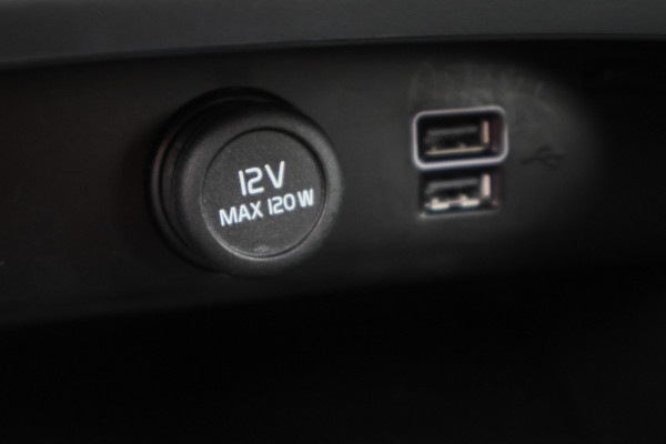 Volvo XC40 1.5 T2 Momentum Core Automaat Camera, Apple Carplay, Rijstrooksensor, LED, Climate, PDC