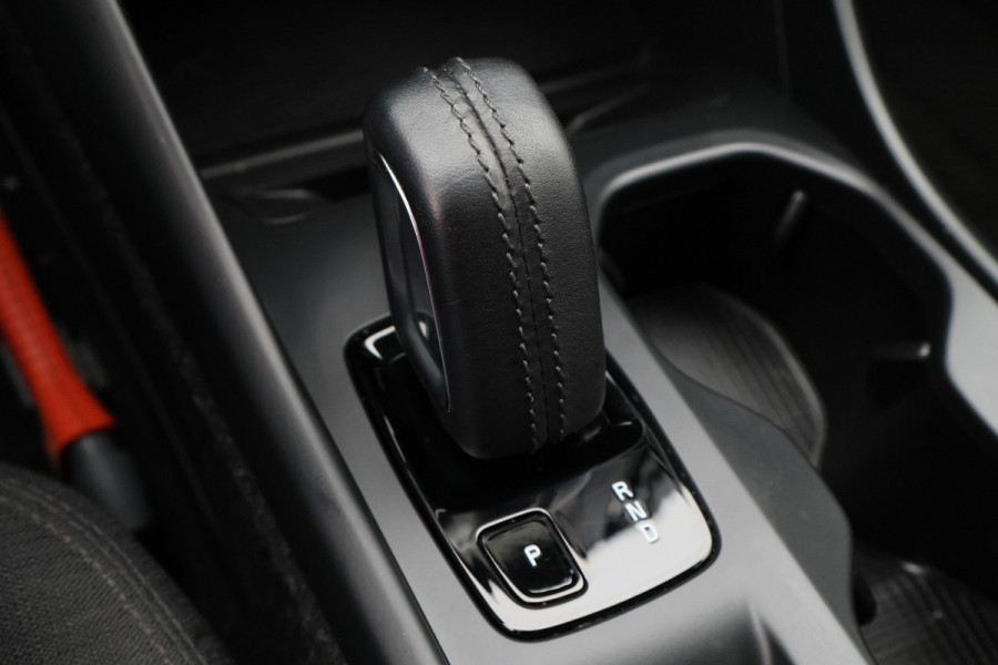 Volvo XC40 1.5 T2 Momentum Core Automaat Camera, Apple Carplay, Rijstrooksensor, LED, Climate, PDC