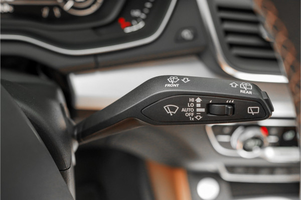 Audi Q5 55 TFSI e Quattro Competition S-Line Pano Luchtvering B&O Trekhaak