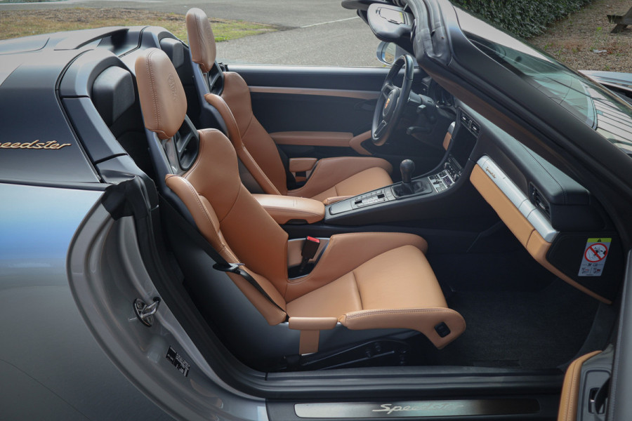 Porsche 911 Speedster 4.0 | VAT REFUNDABLE | HERITAGE PACK | LIFTING | CERAMIC BRAKES | CAMERA | LEATHER AIRVENTS + FULL LEATHER & DASH | SP