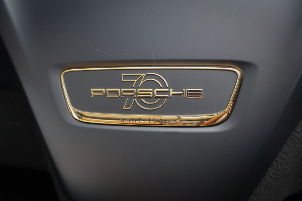 Porsche 911 Speedster 4.0 | VAT REFUNDABLE | HERITAGE PACK | LIFTING | CERAMIC BRAKES | CAMERA | LEATHER AIRVENTS + FULL LEATHER & DASH | SP