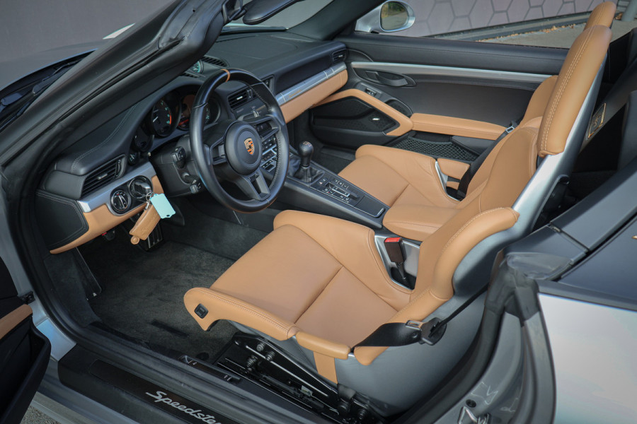 Porsche 911 Speedster 4.0 | VAT REFUNDABLE | HERITAGE PACK | LIFTING | CERAMIC BRAKES | CAMERA | LEATHER AIRVENTS + FULL LEATHER & DASH | SP